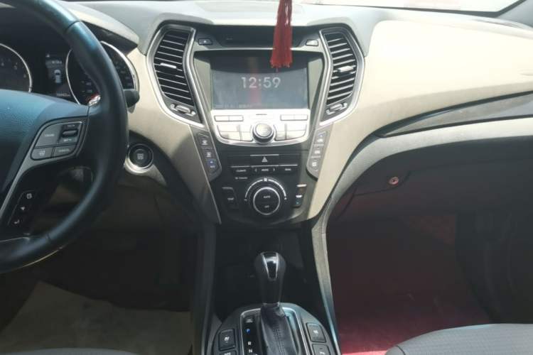 Used Hyundai Santa Fe Classic 2013 Revised Version 3.0L Four-Wheel Drive Flagship Edition Euro V Audio And AC Panel