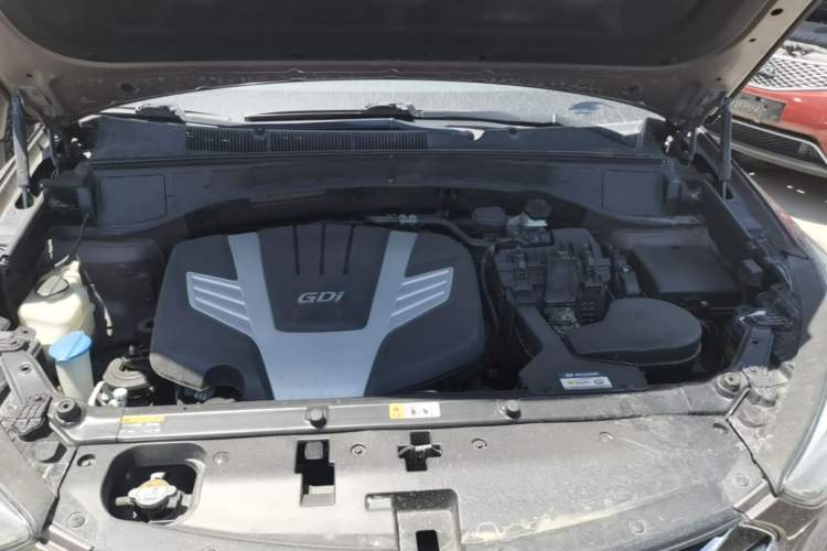 Used Hyundai Santa Fe Classic 2013 Revised Version 3.0L Four-Wheel Drive Flagship Edition Euro V Engine Bay