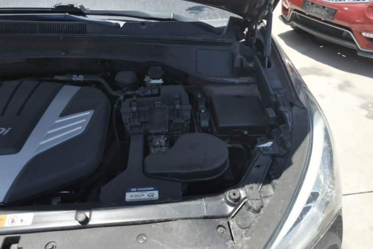 Used Hyundai Santa Fe Classic 2013 Revised Version 3.0L Four-Wheel Drive Flagship Edition Euro V Engine Bay Left