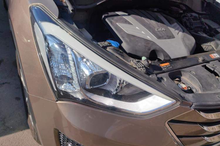 Used Hyundai Santa Fe Classic 2013 3.0L 4x4 Comfort Edition with Navigation 7 Seats Euro IV Exterior 6