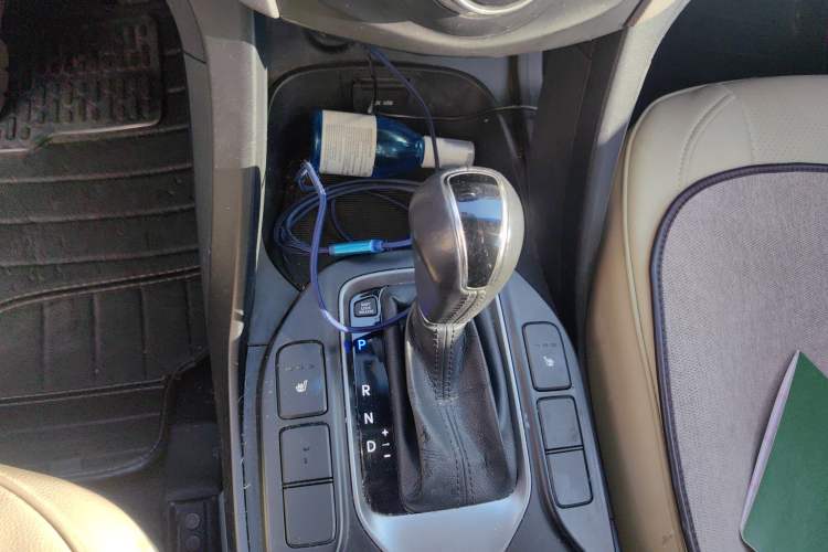 Used Hyundai Santa Fe Classic 2013 3.0L 4x4 Comfort Edition with Navigation 7 Seats Euro IV Gear Lever