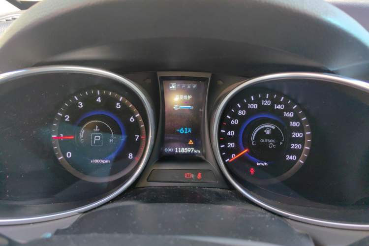 Used Hyundai Santa Fe Classic 2013 3.0L 4x4 Comfort Edition with Navigation 7 Seats Euro IV Instrument Cluster
