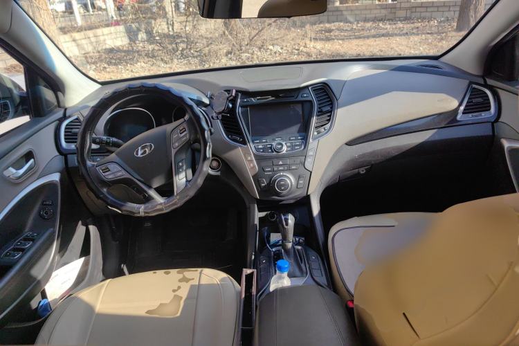 Used Hyundai Santa Fe Classic 2013 3.0L 4x4 Comfort Edition with Navigation 7 Seats Euro IV Interior 2