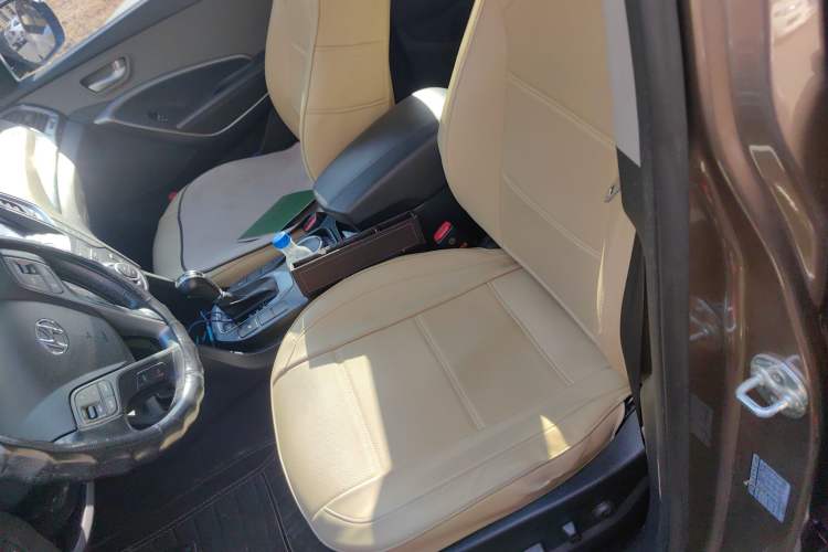 Used Hyundai Santa Fe Classic 2013 3.0L 4x4 Comfort Edition with Navigation 7 Seats Euro IV Left Front Seat