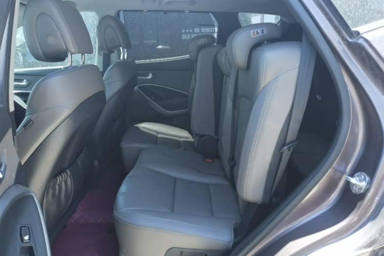 Used Hyundai Santa Fe Classic 2013 Revised Version 3.0L Four-Wheel Drive Flagship Edition Euro V Left Rear Seat