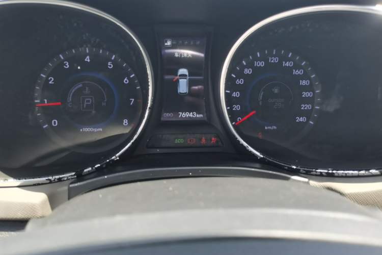 Used Hyundai Santa Fe Classic 2013 Revised Version 3.0L Four-Wheel Drive Flagship Edition Euro V Odometer Close Up