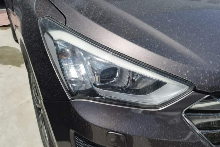 Used Hyundai Santa Fe Classic 2013 Revised Version 3.0L Four-Wheel Drive Flagship Edition Euro V Right Front Headlight
