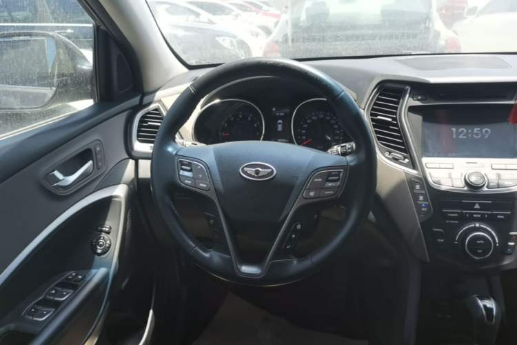 Used Hyundai Santa Fe Classic 2013 Revised Version 3.0L Four-Wheel Drive Flagship Edition Euro V Steering Wheel