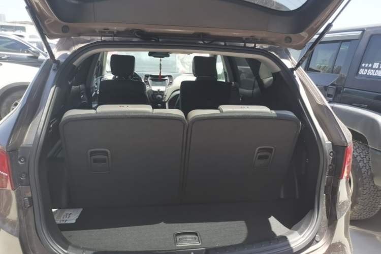 Used Hyundai Santa Fe Classic 2013 Revised Version 3.0L Four-Wheel Drive Flagship Edition Euro V Trunk