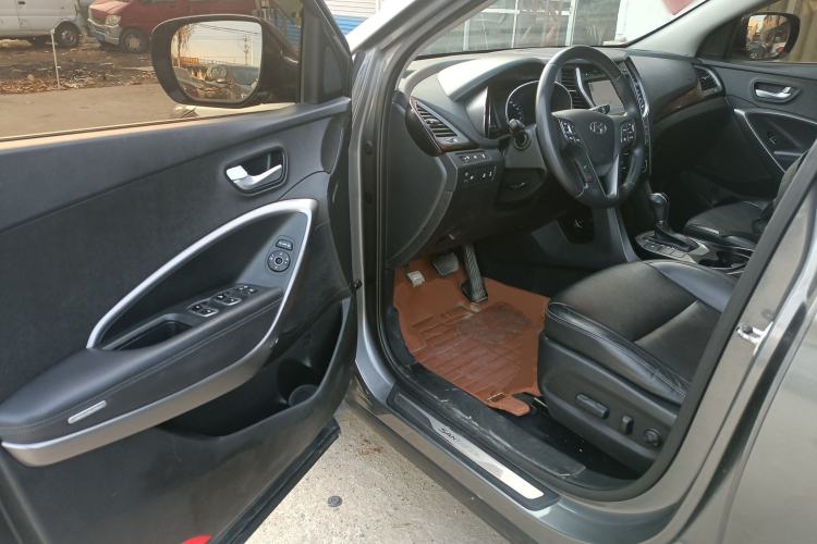 Used Hyundai Santa Fe Classic 2013 3.0L 4x4 Premium Edition 7-Seater Euro IV Driver Seat