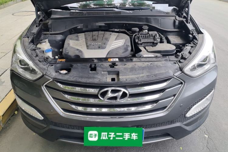 Used Hyundai Santa Fe Classic 2013 3.0L 4x4 Luxury Edition 7 Seats Euro V Engine Bay
