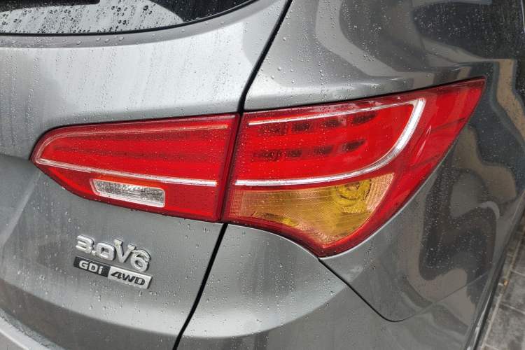 Used Hyundai Santa Fe Classic 2013 3.0L 4x4 Premium Edition 7-Seater Euro IV Exterior 1