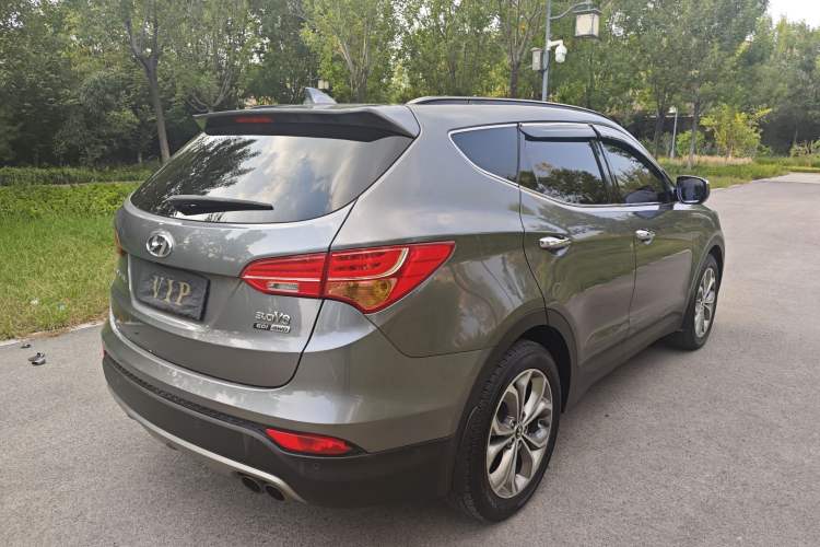 Used Hyundai Santa Fe Classic 2013 3.0L 4x4 Premium Edition 7-Seater Euro IV Exterior 10