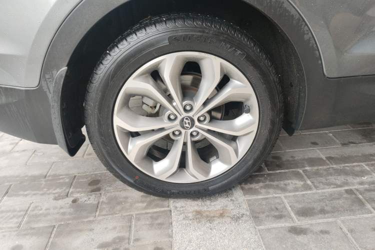 Used Hyundai Santa Fe Classic 2013 3.0L 4x4 Premium Edition 7-Seater Euro IV Exterior 3