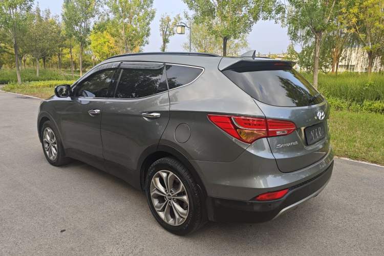 Used Hyundai Santa Fe Classic 2013 3.0L 4x4 Premium Edition 7-Seater Euro IV Exterior 3