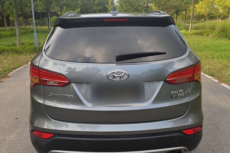 Used Hyundai Santa Fe Classic 2013 3.0L 4x4 Premium Edition 7-Seater Euro IV Exterior 4