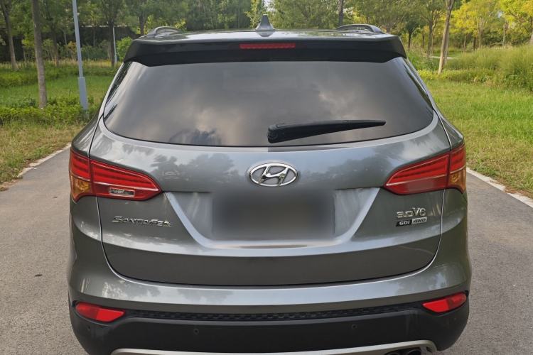 Used Hyundai Santa Fe Classic 2013 3.0L 4x4 Premium Edition 7-Seater Euro IV Exterior 9