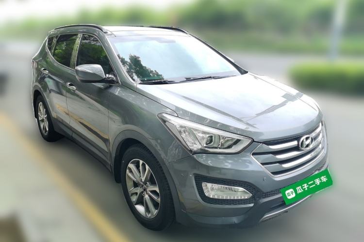 Used Hyundai Santa Fe Classic 2013 3.0L 4x4 Luxury Edition 7 Seats Euro V Front Right 45 Deg