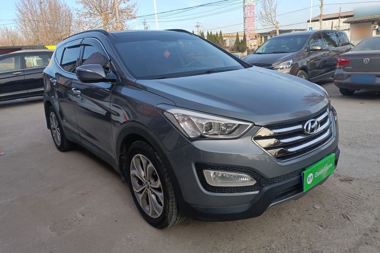 Used Hyundai Santa Fe Classic 2013 3.0L 4x4 Premium Edition 7-Seater Euro IV Front Right 45 Deg