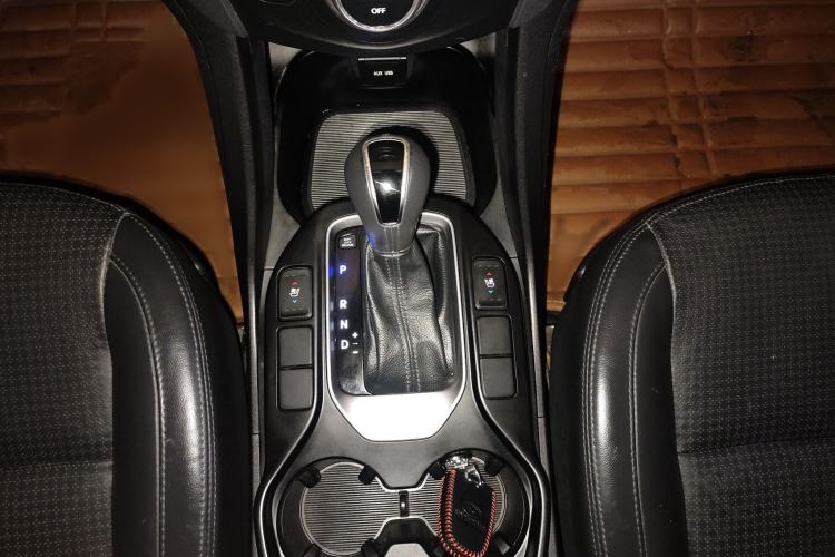 Used Hyundai Santa Fe Classic 2013 3.0L 4x4 Premium Edition 7-Seater Euro IV Gear Lever