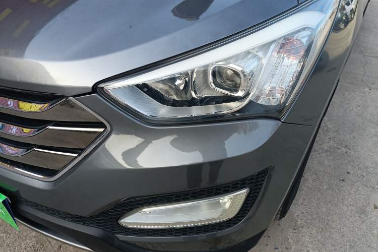 Used Hyundai Santa Fe Classic 2013 3.0L 4x4 Premium Edition 7-Seater Euro IV Left Front Headlight