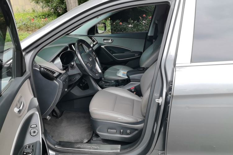Used Hyundai Santa Fe Classic 2013 3.0L 4x4 Luxury Edition 7 Seats Euro V Left Front Seat