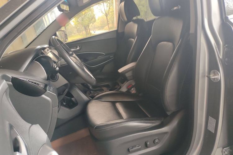 Used Hyundai Santa Fe Classic 2013 3.0L 4x4 Premium Edition 7-Seater Euro IV Left Front Seat