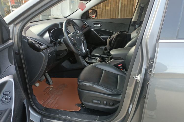 Used Hyundai Santa Fe Classic 2013 3.0L 4x4 Premium Edition 7-Seater Euro IV Left Front Seat