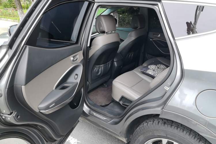 Used Hyundai Santa Fe Classic 2013 3.0L 4x4 Luxury Edition 7 Seats Euro V Left Rear Seat