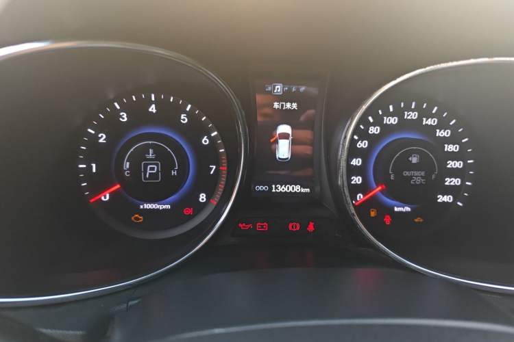 Used Hyundai Santa Fe Classic 2013 3.0L 4x4 Premium Edition 7-Seater Euro IV Odometer Close Up