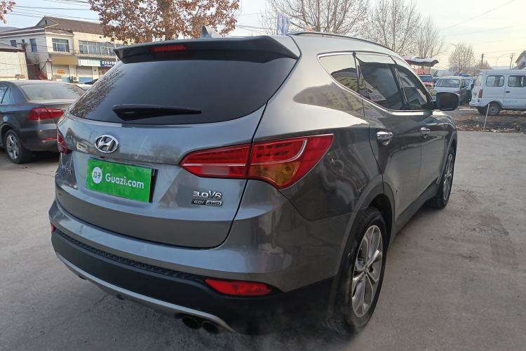 Used Hyundai Santa Fe Classic 2013 3.0L 4x4 Premium Edition 7-Seater Euro IV Rear Right 45 Deg