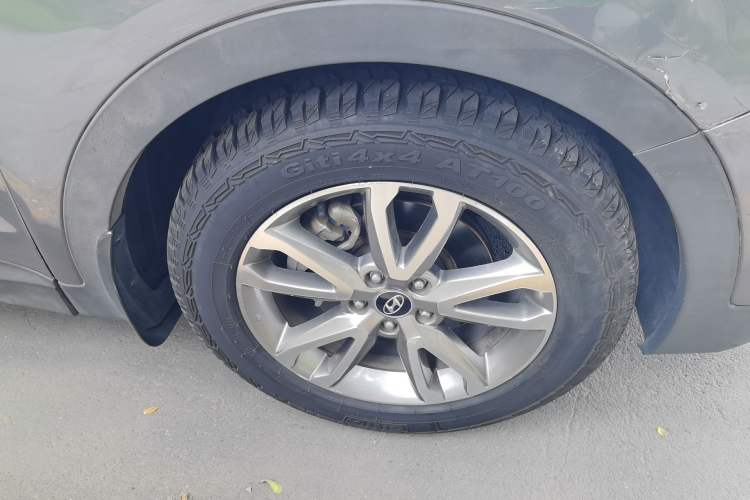 Used Hyundai Santa Fe Classic 2013 3.0L 4x4 Luxury Edition 7 Seats Euro V Right Front Wheel Hub