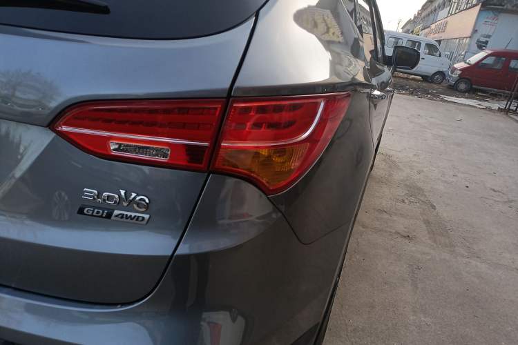 Used Hyundai Santa Fe Classic 2013 3.0L 4x4 Premium Edition 7-Seater Euro IV Right Rear Taillight