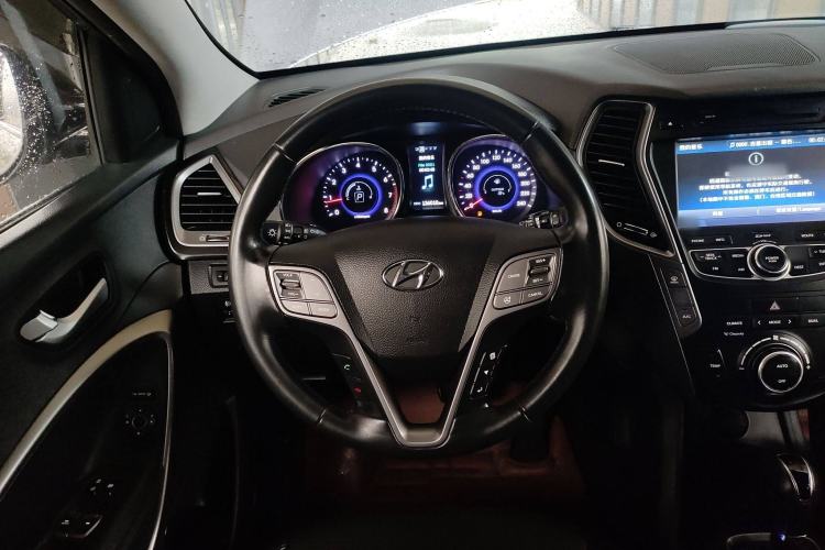 Used Hyundai Santa Fe Classic 2013 3.0L 4x4 Premium Edition 7-Seater Euro IV Steering Wheel