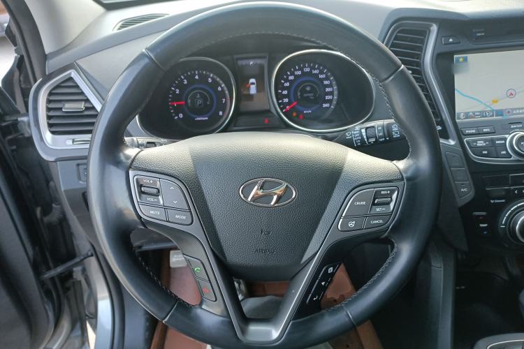 Used Hyundai Santa Fe Classic 2013 3.0L 4x4 Premium Edition 7-Seater Euro IV Steering Wheel
