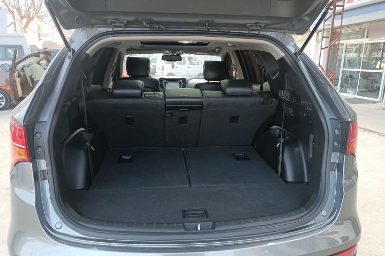 Used Hyundai Santa Fe Classic 2013 3.0L 4x4 Premium Edition 7-Seater Euro IV Trunk