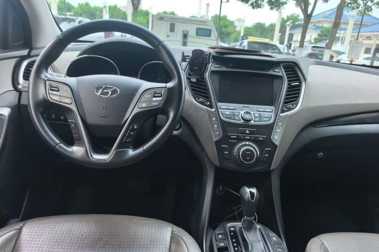 Used Hyundai Santa Fe Classic 2013 3.0L 4x4 Flagship Edition 7 Seats Euro IV Center Console
