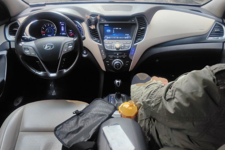 Used Hyundai Santa Fe Classic 2013 3.0L 4x4 Comfort Edition with Navigation 7 Seats Euro IV Center Console
