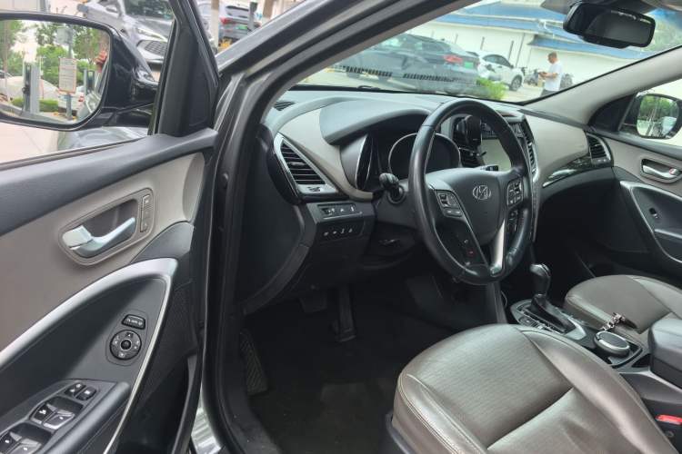 Used Hyundai Santa Fe Classic 2013 3.0L 4x4 Flagship Edition 7 Seats Euro IV Driver Seat