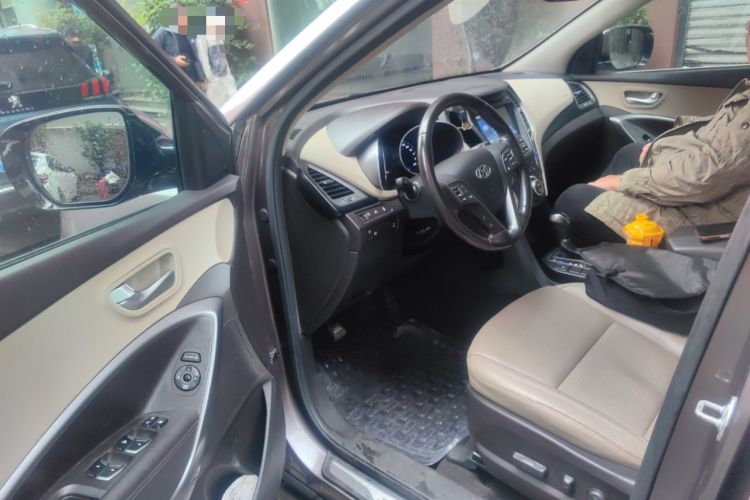 Used Hyundai Santa Fe Classic 2013 3.0L 4x4 Comfort Edition with Navigation 7 Seats Euro IV Driver Seat