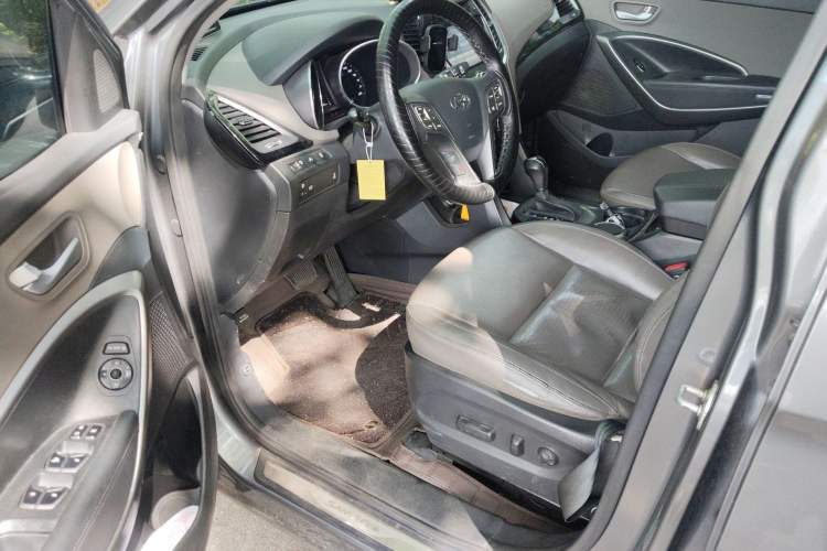 Used Hyundai Santa Fe Classic 2013 Revised Version 3.0L Four-Wheel Drive Luxury Edition Euro IV Driver Seat