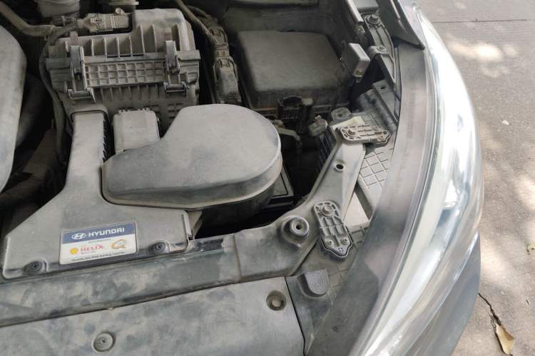 Used Hyundai Santa Fe Classic 2013 Revised Version 3.0L Four-Wheel Drive Luxury Edition Euro IV Engine Bay Left