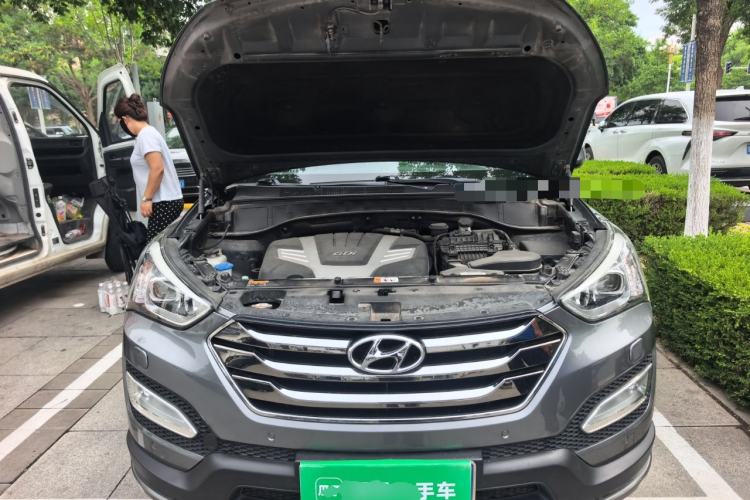 Used Hyundai Santa Fe Classic 2013 3.0L 4x4 Flagship Edition 7 Seats Euro IV Engine Bay