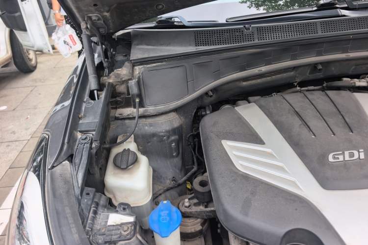 Used Hyundai Santa Fe Classic 2013 3.0L 4x4 Flagship Edition 7 Seats Euro IV Engine Bay Right