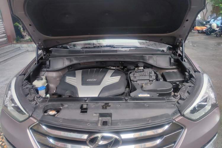 Used Hyundai Santa Fe Classic 2013 3.0L 4x4 Comfort Edition with Navigation 7 Seats Euro IV Engine Bay