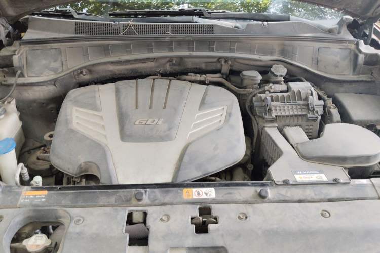 Used Hyundai Santa Fe Classic 2013 Revised Version 3.0L Four-Wheel Drive Luxury Edition Euro IV Engine Bay