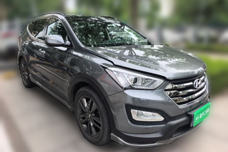 Used Hyundai Santa Fe Classic 2013 3.0L 4x4 Flagship Edition 7 Seats Euro IV Front Right 45 Deg