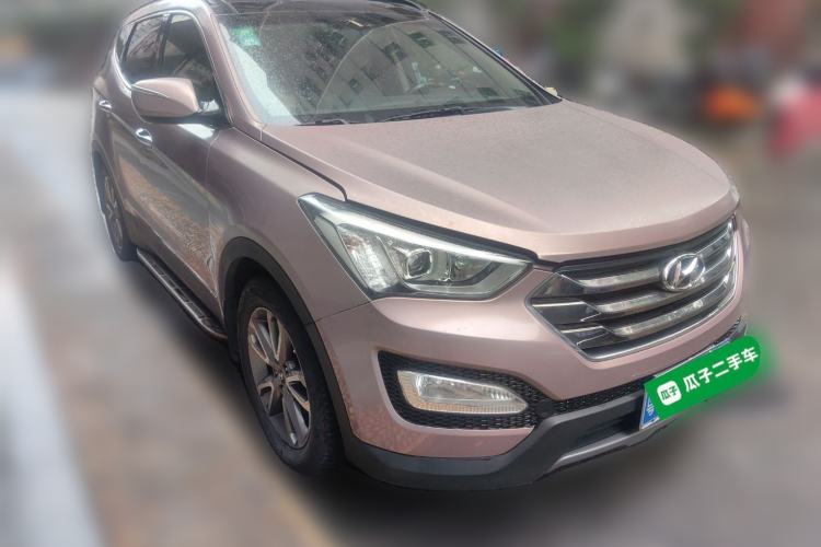 Used Hyundai Santa Fe Classic 2013 3.0L 4x4 Comfort Edition with Navigation 7 Seats Euro IV Front Right 45 Deg