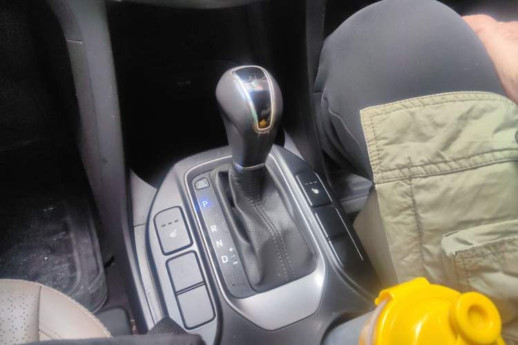 Used Hyundai Santa Fe Classic 2013 3.0L 4x4 Comfort Edition with Navigation 7 Seats Euro IV Gear Lever