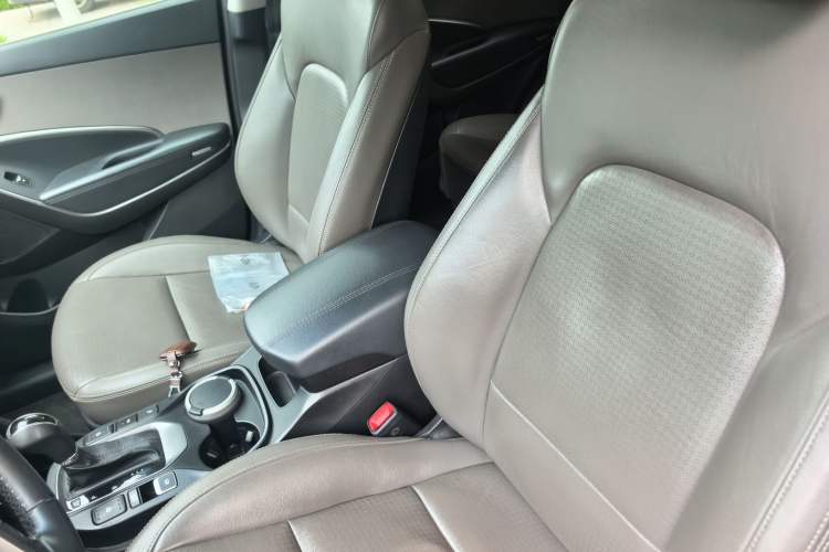 Used Hyundai Santa Fe Classic 2013 3.0L 4x4 Flagship Edition 7 Seats Euro IV Left Front Seat